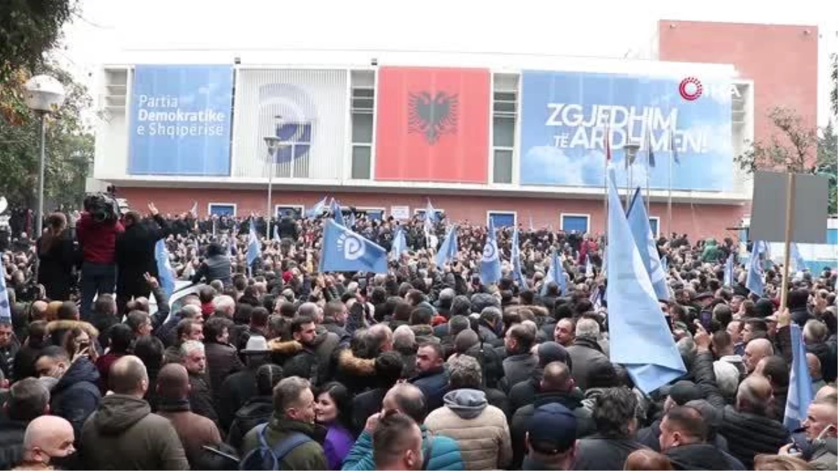 Son dakika gündem: Arnavutluk\'ta ana muhalefet partisi ikiye bölündüEski Başbakan Berisha destekçileri parti binasını bastı
