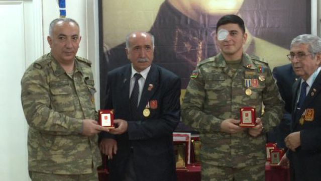 Azerbaycanlı gaziler EDHO'nun yıldızı Oktay Kaynarca'ya sitem etti: Bizi İstanbul'da bulsun