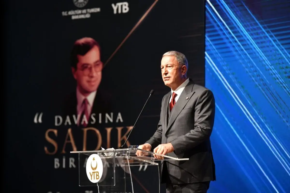 Bakan Akar: "Yunanistan, kuzu postuna bürünerek mağdur imajı vermeye çalışmakta"