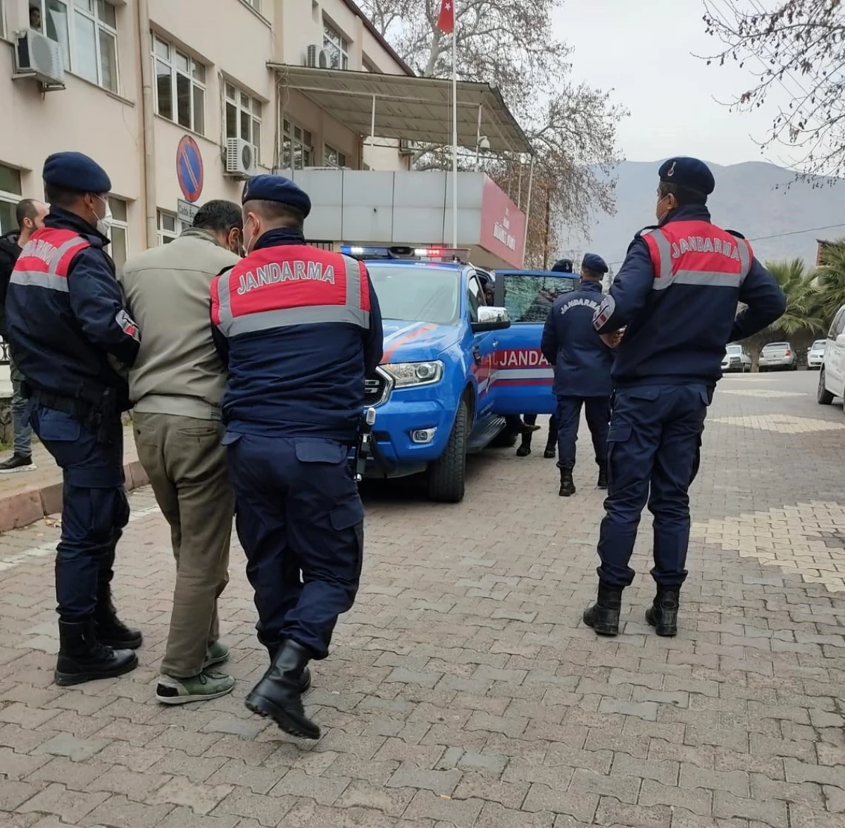 Bakır kazan çalan 2 şüpheli tutuklandı