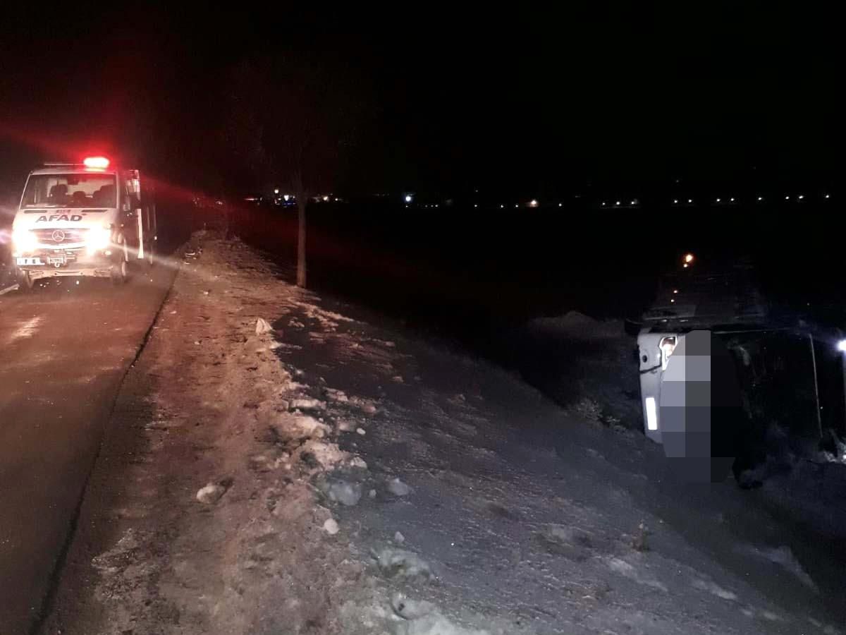 Bitlis\'te yolcu otobüsü devrildi: 15 yaralı