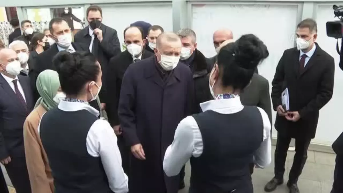 Cumhurbaşkanı Erdoğan, vatman koltuğuna oturarak hızlı tren kullandı