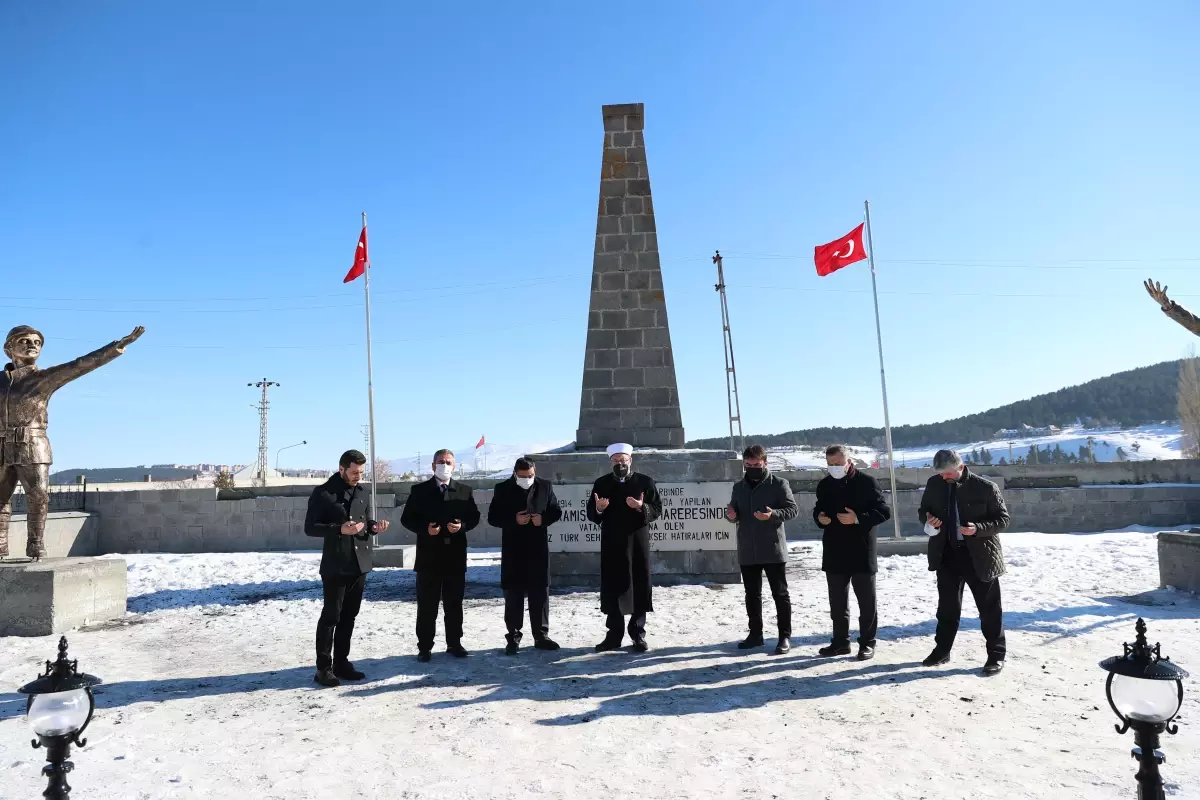 Diyanet İşleri Başkanı Erbaş, Yukarı Sarıkamış Şehitliği\'ni ziyaret etti