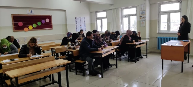 Diyarbakır'da veliler okudukları kitap için sınava girdi