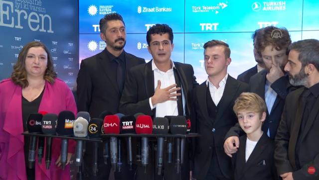 Filmde şehit Ferhat Gedik'i canlandıran İsmail Hacıoğlu, galada konuşmak yaparken duygusal anlar yaşadı