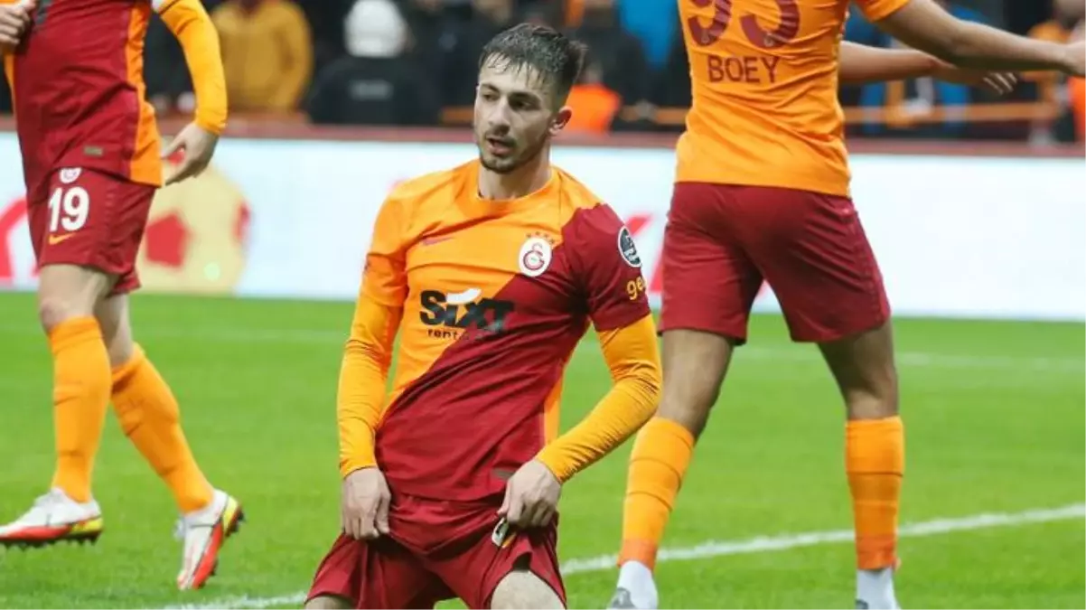 Galatasaray\'da Halil Dervişoğlu\'na tepkiler bitmiyor