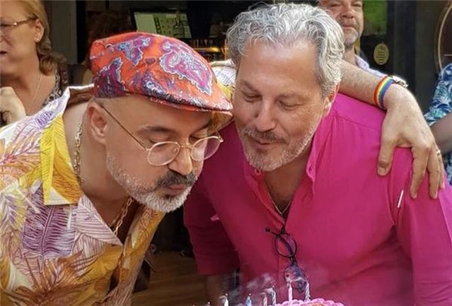 Hemcinsiyle evlenmişti... Pozları olay oldu