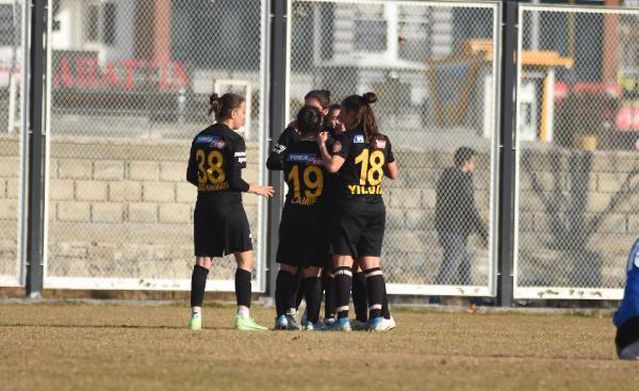 Kayseri Kadın Futbol Kulübü - İlkadım Belediye Yabancılar Pazarı Spor: 2-1