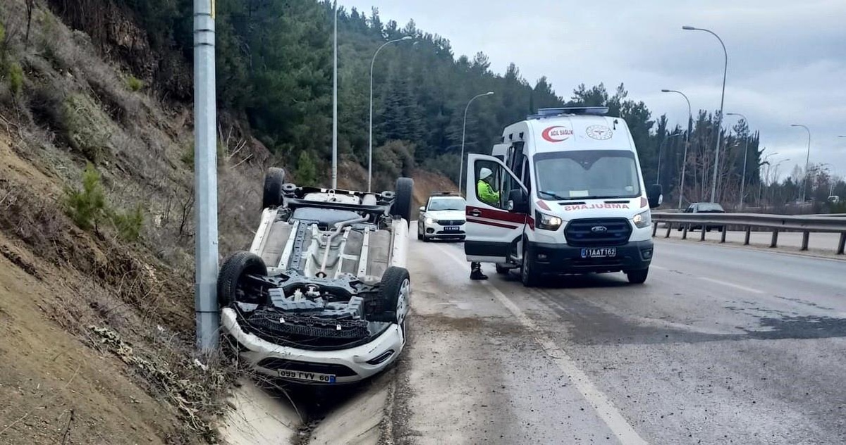 Kontrolden çıkan otomobil takla attı, baba oğul yaralandı