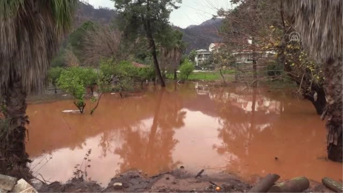 Marmaris\'te etkili olan sağanak günlük yaşamı olumsuz etkiliyor