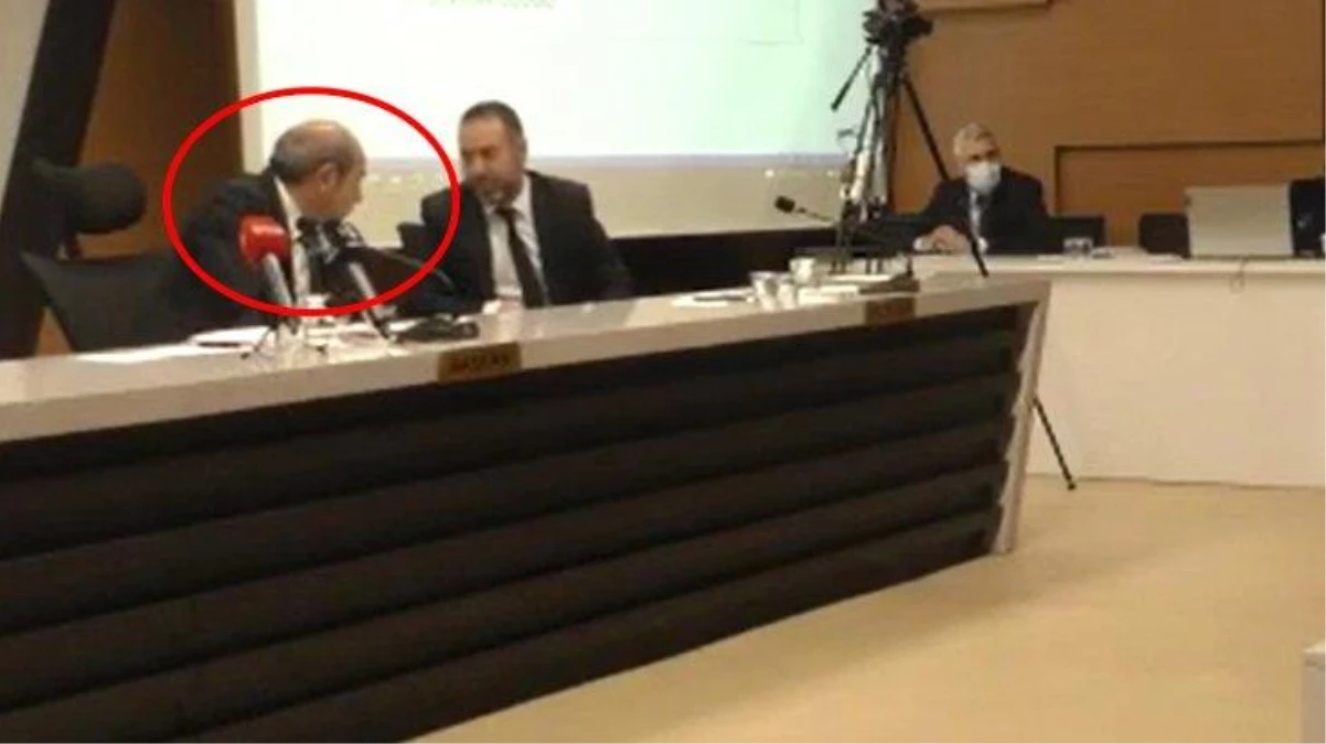 Mikrofonu kapalı sanıyordu! AK Partili meclis üyesinin sözleri toplantıya damga vurdu