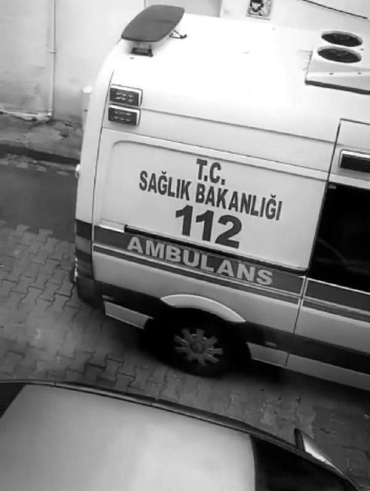 Ambulansa yol vermeyen çöp kamyonunun personeli "Geberen gebersin" diye bağırdı