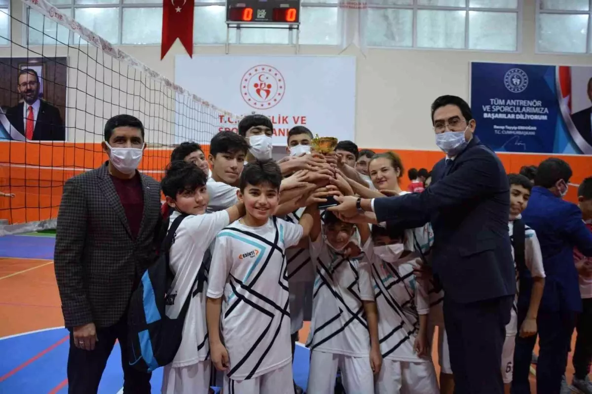 Ortaokullar arası voleybol turnuvası sona erdi