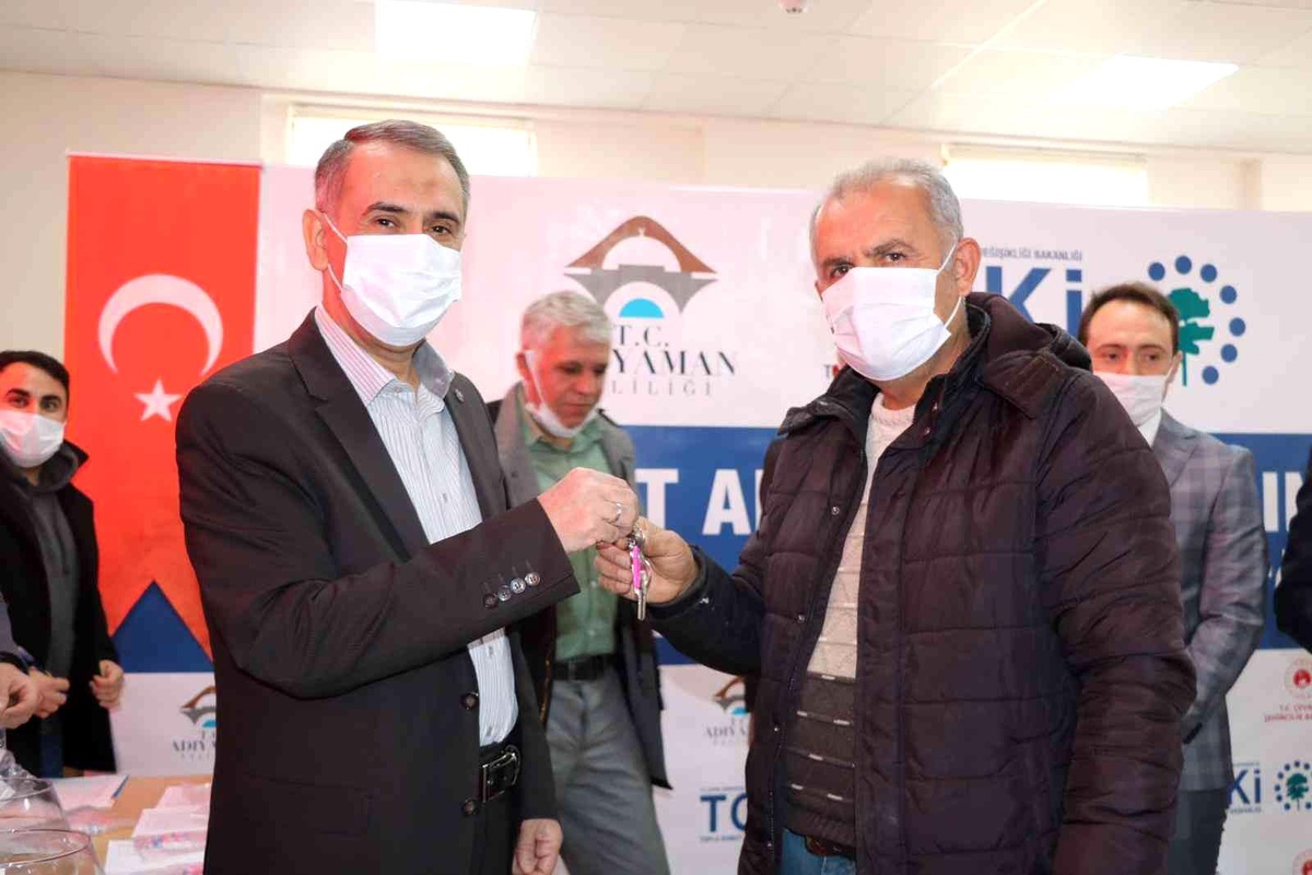 Samsat\'ta depremzedelerin konut sevinci