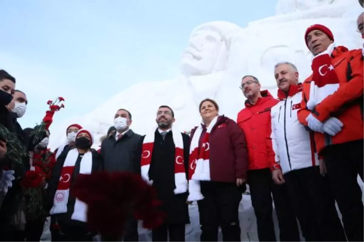 Bakanlar Kasapoğlu ve Yanık, "Meşaleli Kayak Gösterisi"ne katıldı