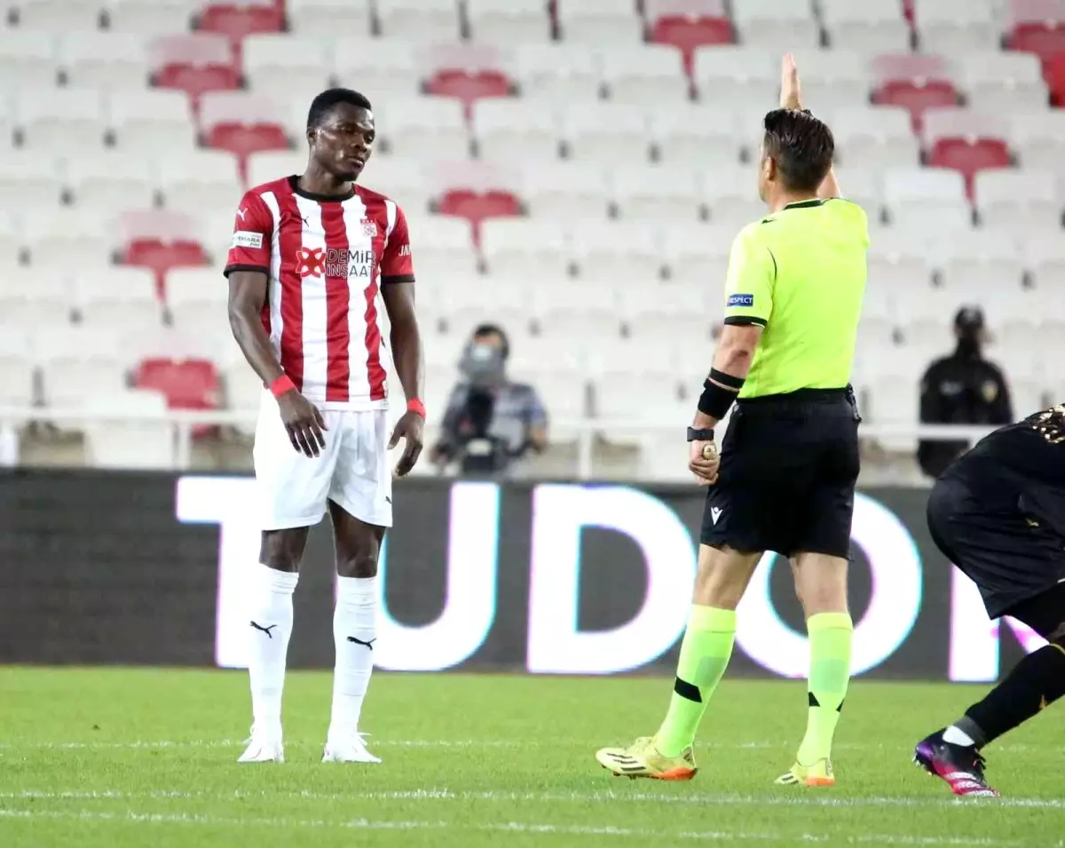 Sivasspor\'da Cofie, ceza sınırında