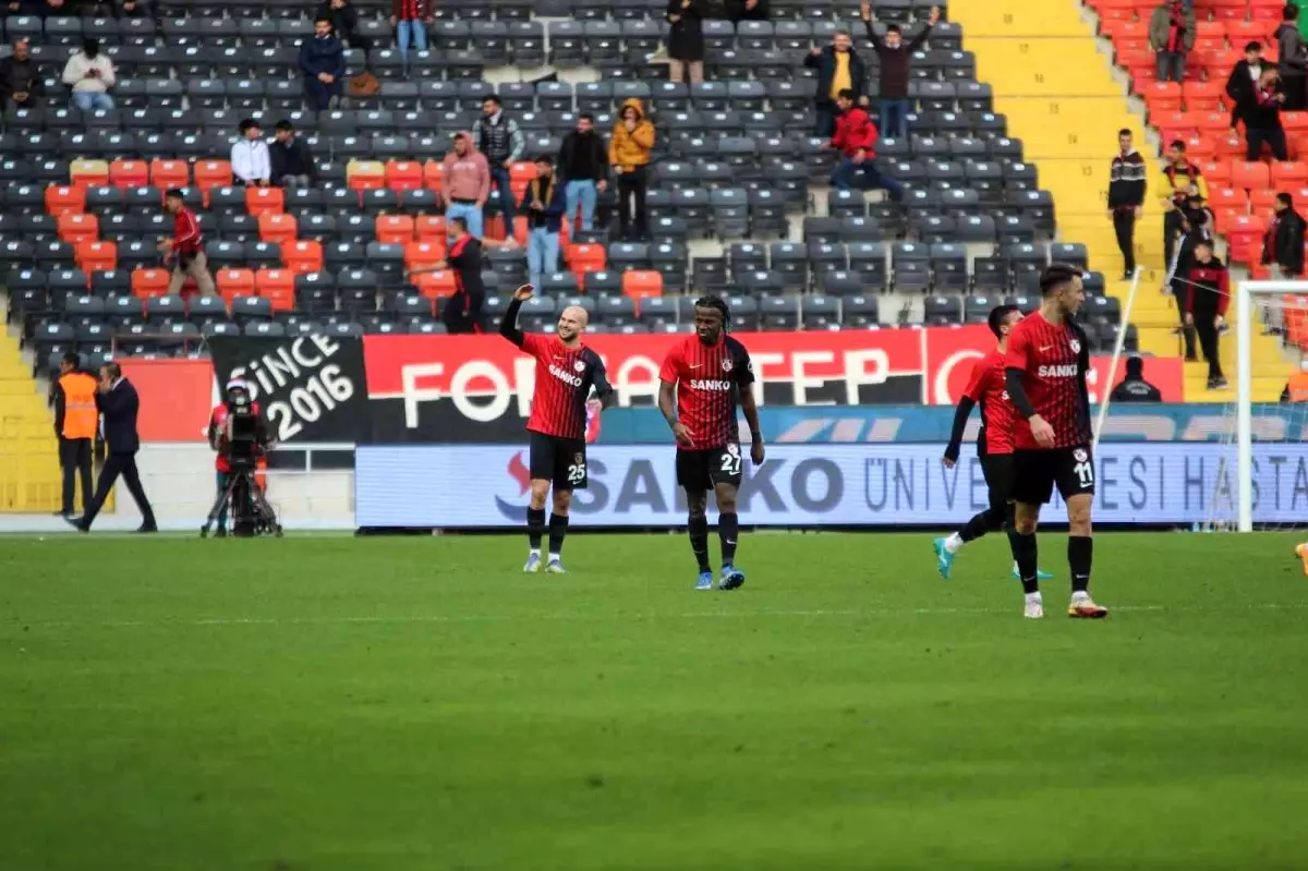 Spor Toto Süper Lig: Gaziantep FK: 3 Fatih Karagümrük: 1 (Maç sonucu)