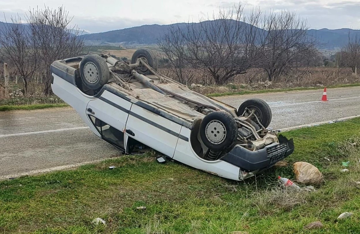 Sürücüsünün kontrolünden çıkan araç takla attı: 2 yaralı