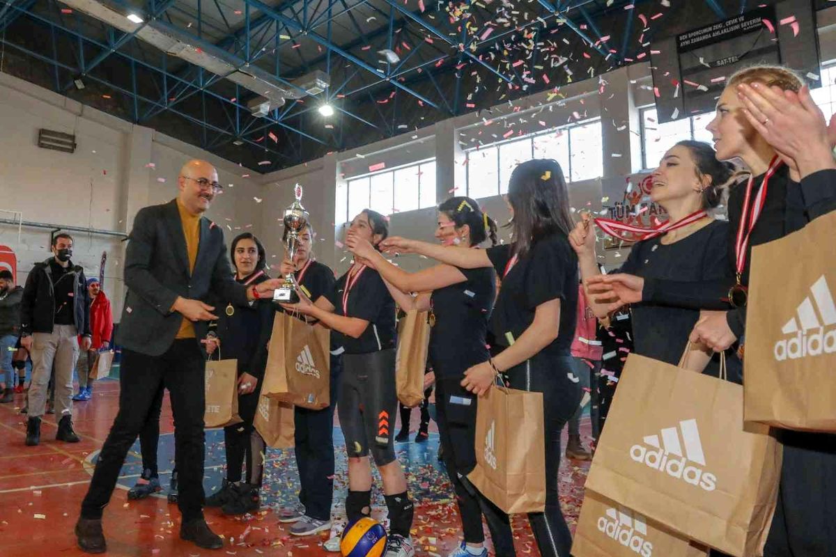 Voleybolda "Van\'ın sultanları" şampiyon
