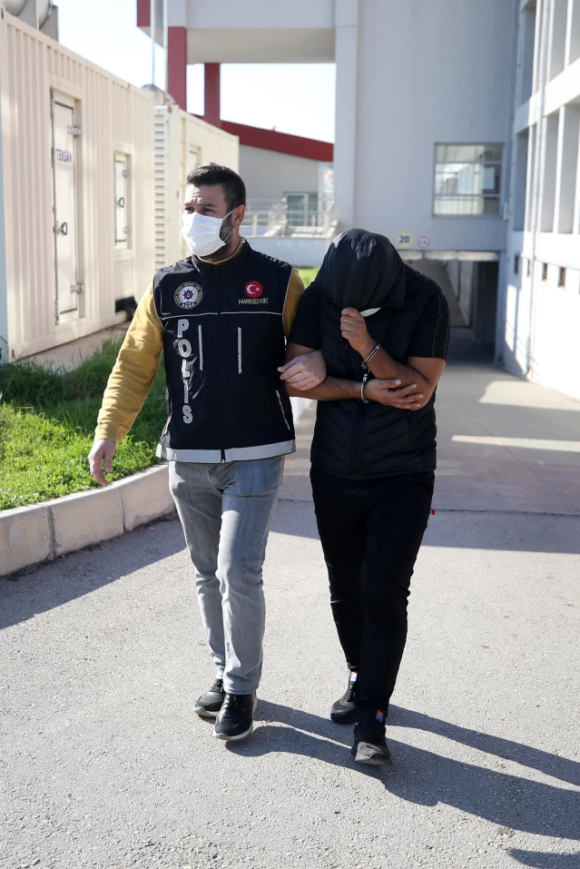 Adana'da evinde 1 kilo 304 gram eroin çıkan zanlı tutuklandı