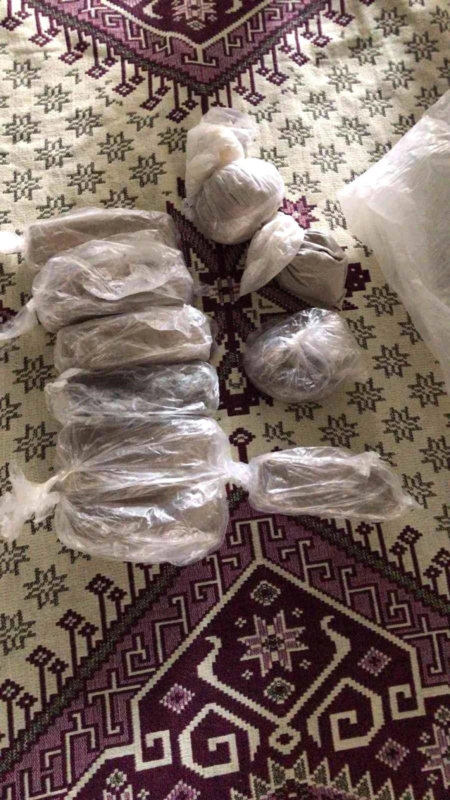Adana'da evinde 1 kilo 304 gram eroin çıkan zanlı tutuklandı