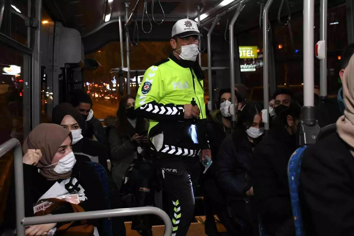 Aksaray\'da halk otobüsleri denetlenirken, pandemi uyarısı yapılıyor