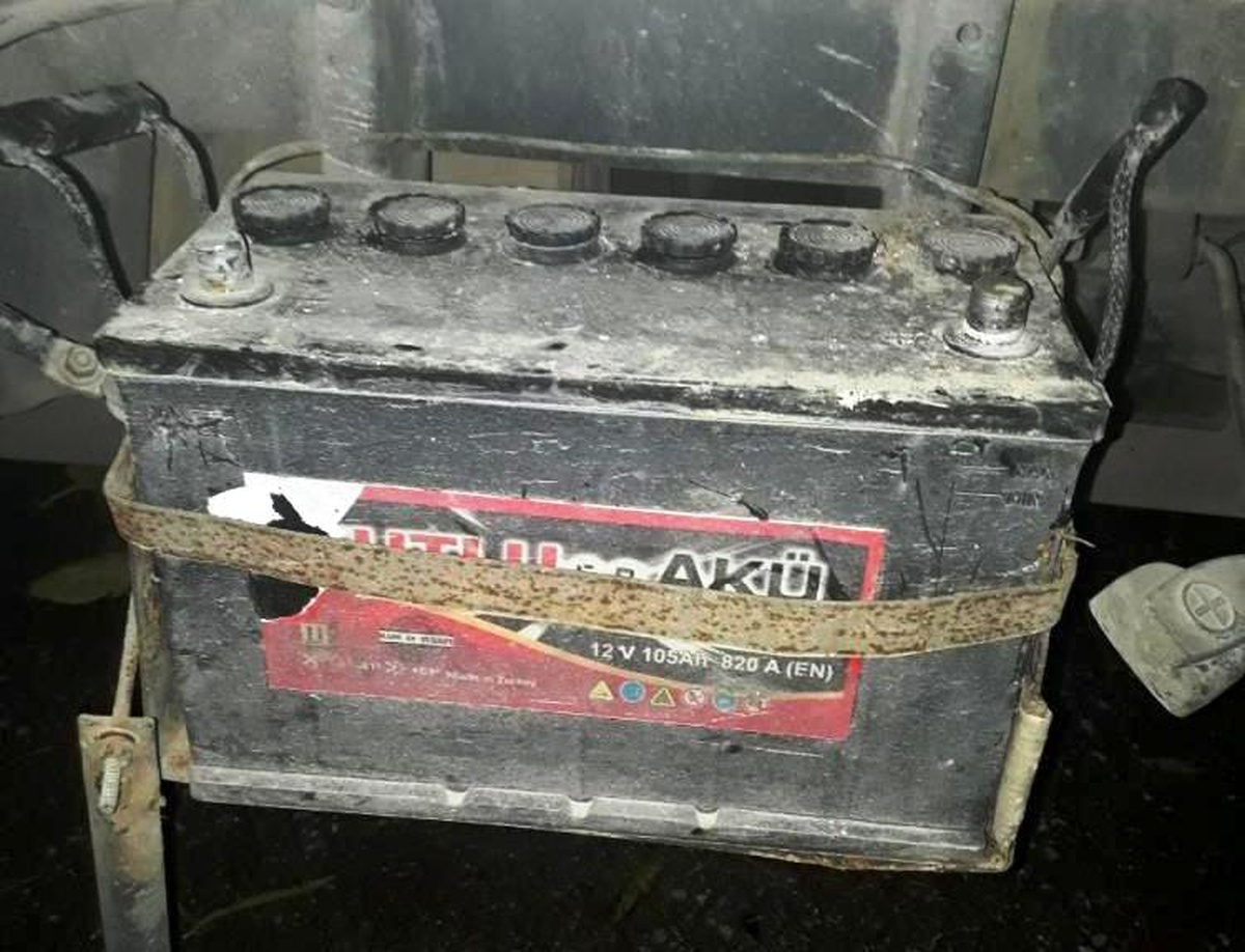 Akü hırsızı fazla kaçamadı