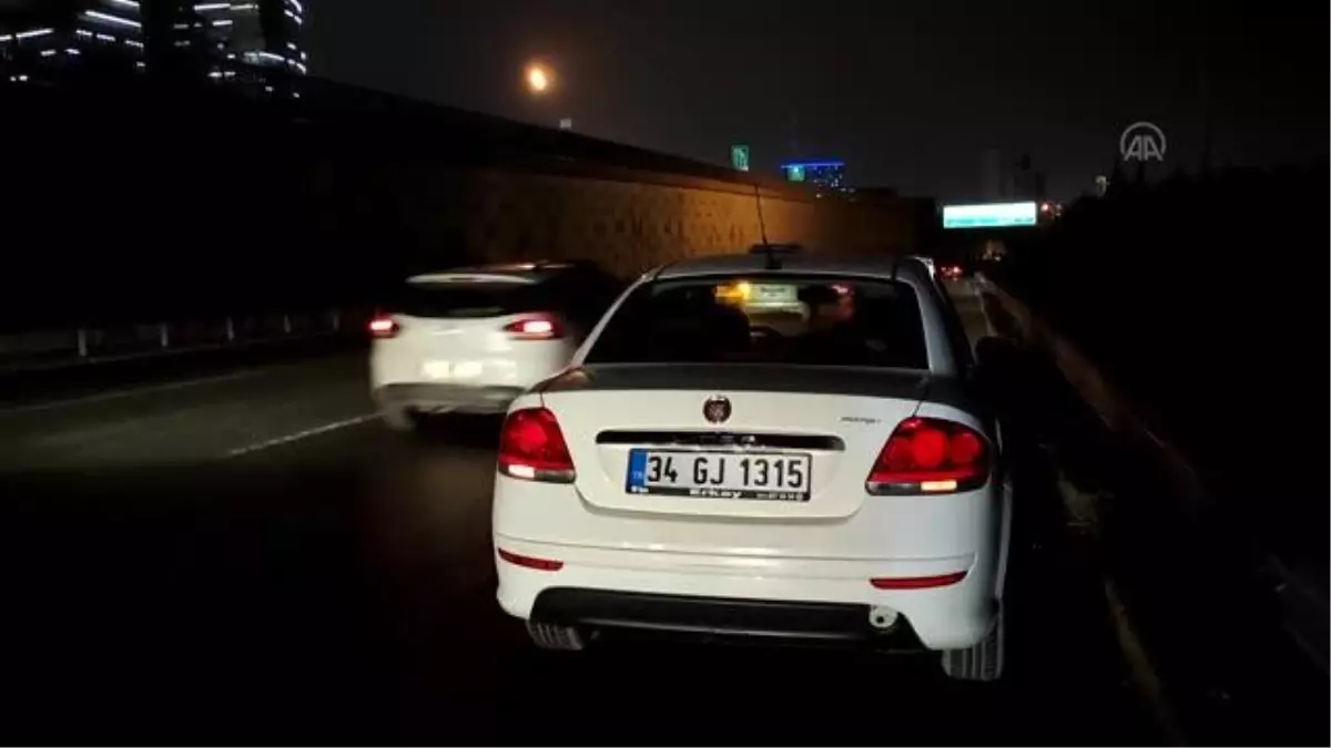 Son dakika... Bağcılar'da otoyola giren yaya hayatını kaybetti