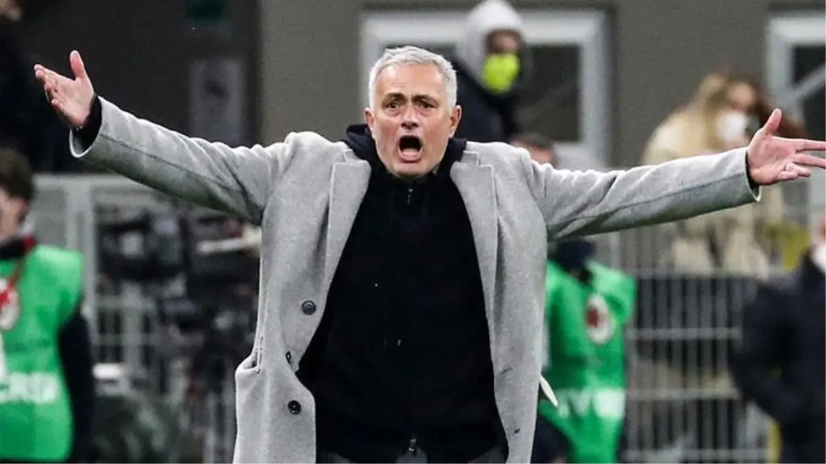 İtalyan derbisi! Mourinho\'nun Roma\'sını gerçekten yaktılar