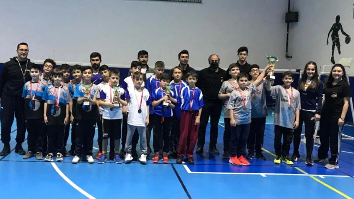 Hisarcık takımları il badminton turnuvasından 2 madalya ile döndü
