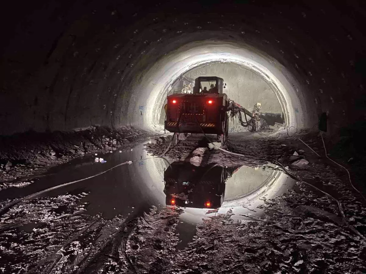 Karadeniz sahil yolunda dev tünellerin inşası sürüyor