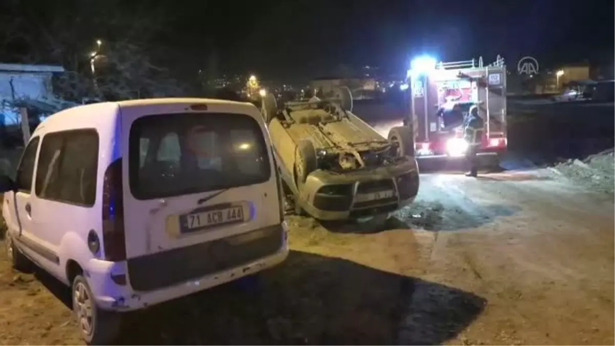 KIRIKKALE - Hafif ticari araçların çarpıştığı kazada 1 kişi yaralandı