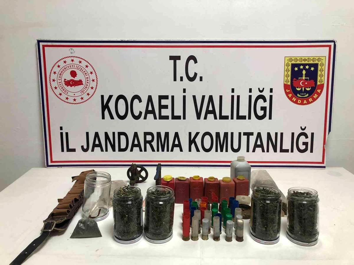 Kocaeli\'de uyuşturucu ve patlayıcı madde ele geçirildi