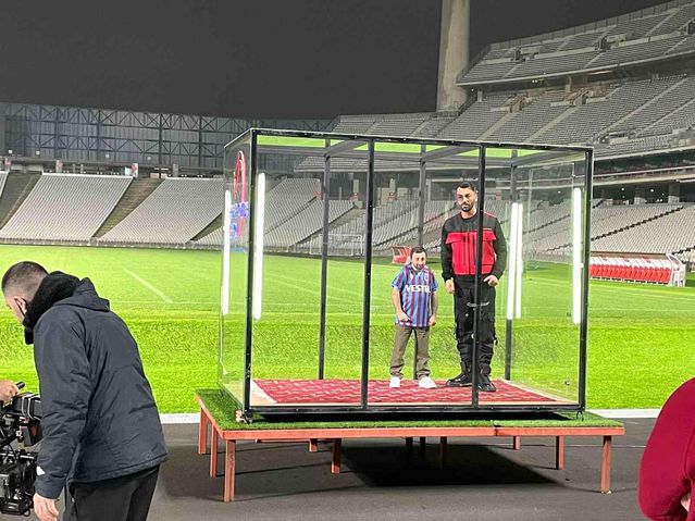 Köksal Baba Trabzonspor formasıyla klipte yer aldı