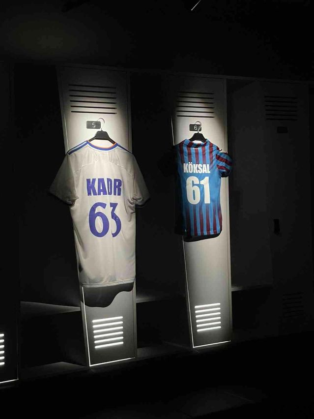 Köksal Baba Trabzonspor formasıyla klipte yer aldı