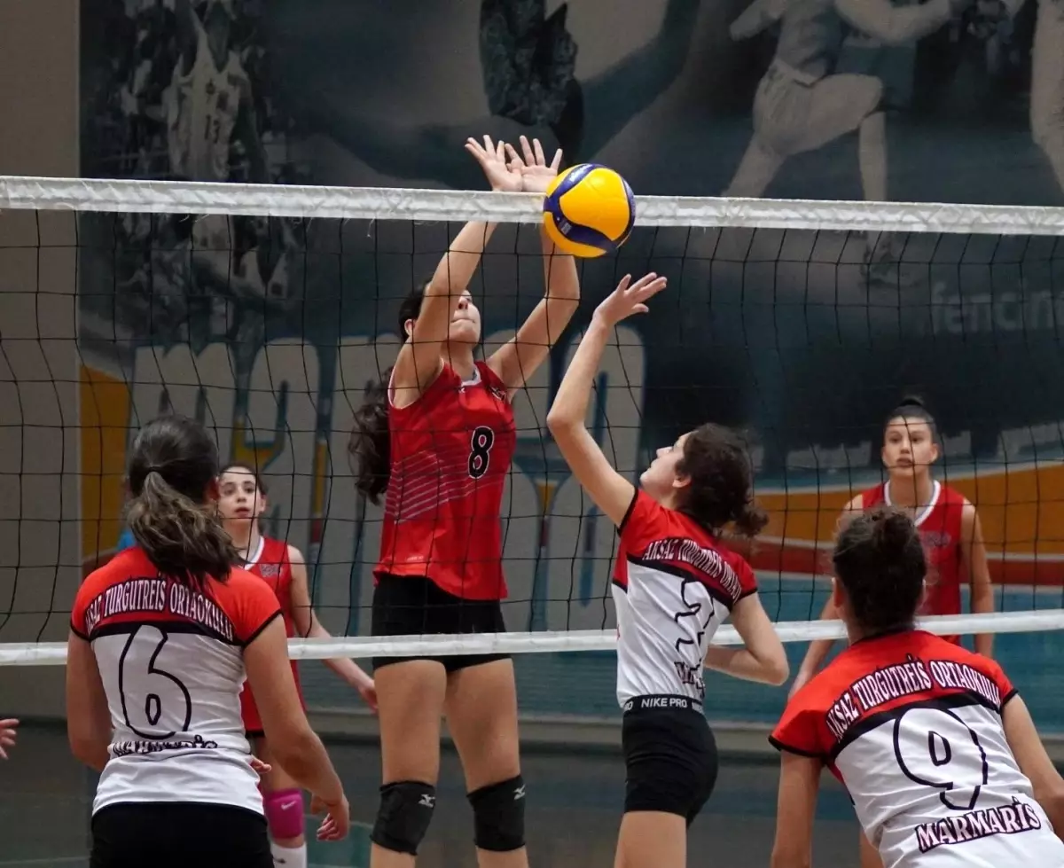 Manisa\'da Okul Sporları Voleybol Grup Müsabakaları sona erdi