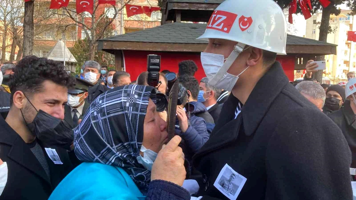 Mersinli şehidi binlerce kişi uğurladı