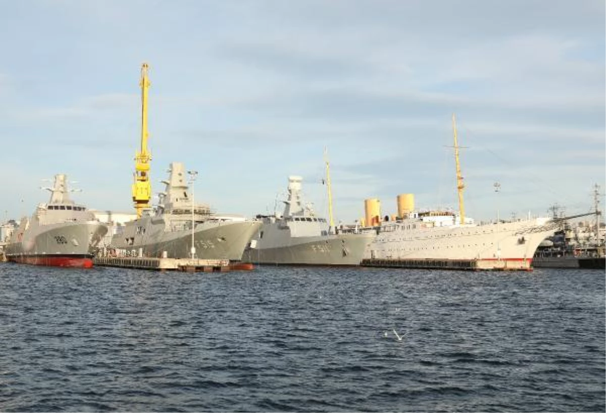 Milli Savunma Bakanlığı \'Sınıflarının ilk gemileri ilk kez yan yana\' notuyla paylaştı