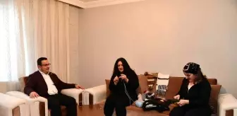 Mustafakemalpaşa'da ilmek ilmek sevgi örüyorlar