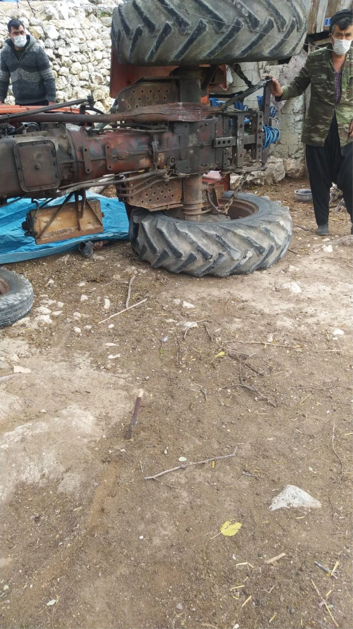 Son dakika haberi! Osmaniye\'de devrilen traktörün altında kalan çocuk yaşamını yitirdi