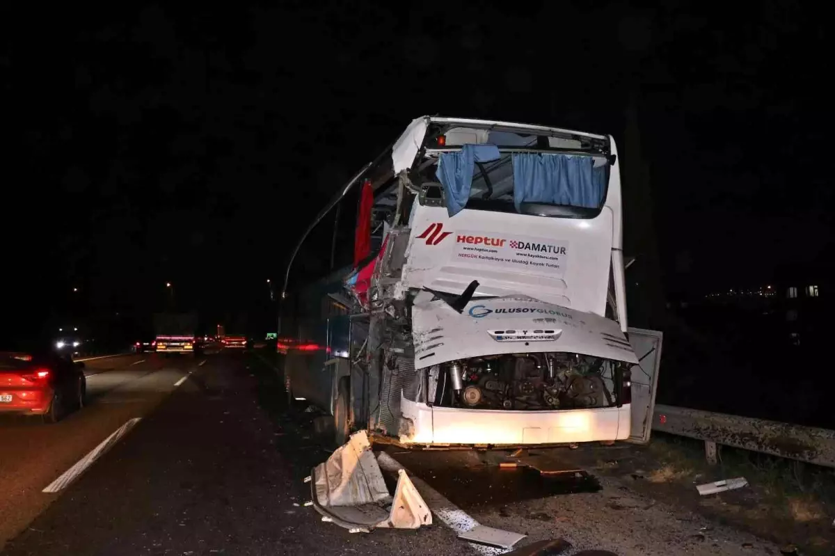 Otoyolda faciadan dönüldü, İstanbul istikametinde uzun araç kuyrukları oluştu