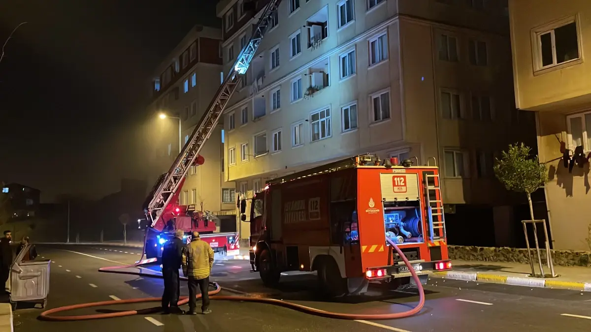 Pendik\'te 6 katlı binada çıkan yangın söndürüldü