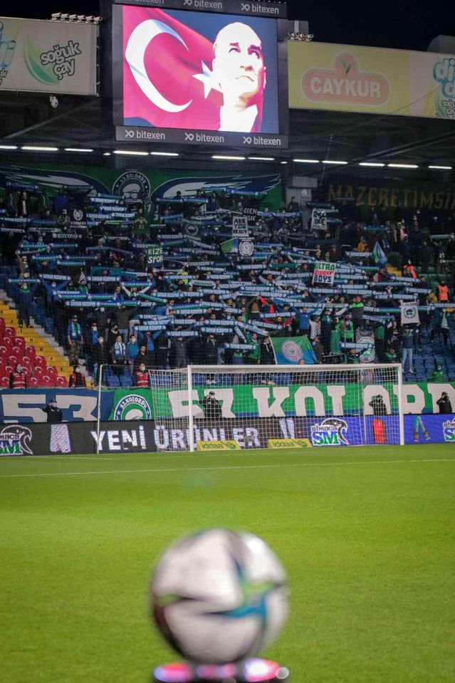 Spor Toto Süper Lig: Ç.Rizespor: 0 Beşiktaş: 0 (Maç devam ediyor)
