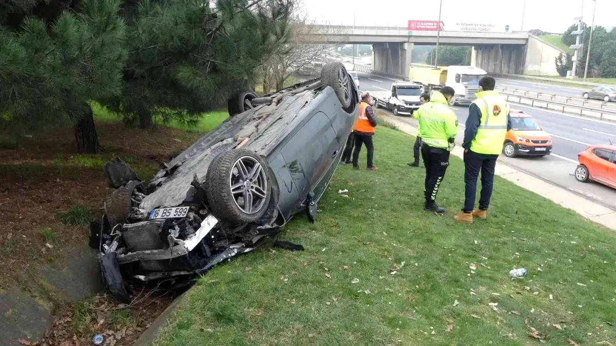TEM Otoyolunda takla atan lüks otomobilden yara almadan kurtuldu