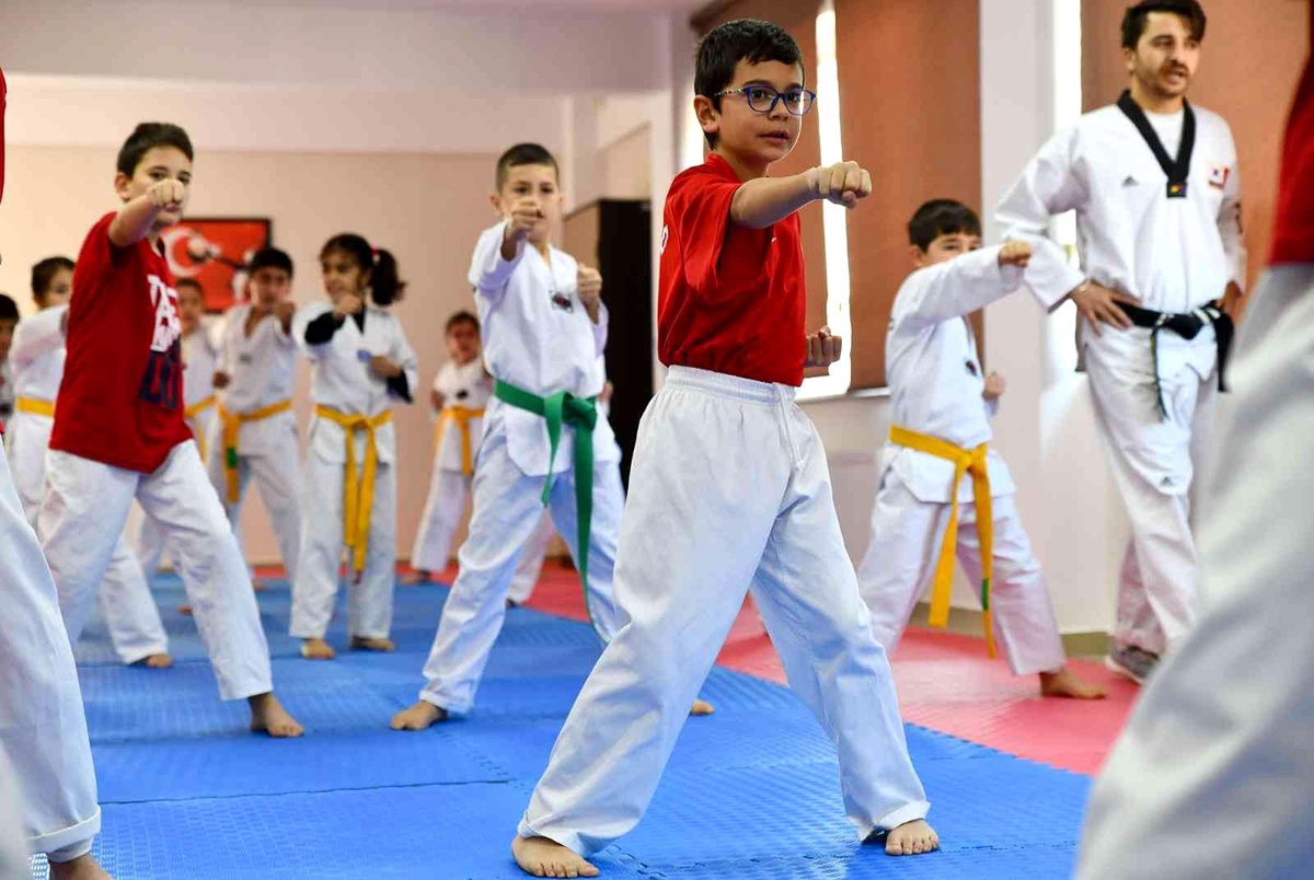 2021 yılında 3 bin 45 kişi bu tesiste spor yaptı