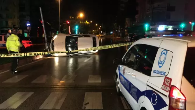 Son dakika: Otomobille polisten kaçmaya çalışan şüpheliler kaza yapınca yakalandı