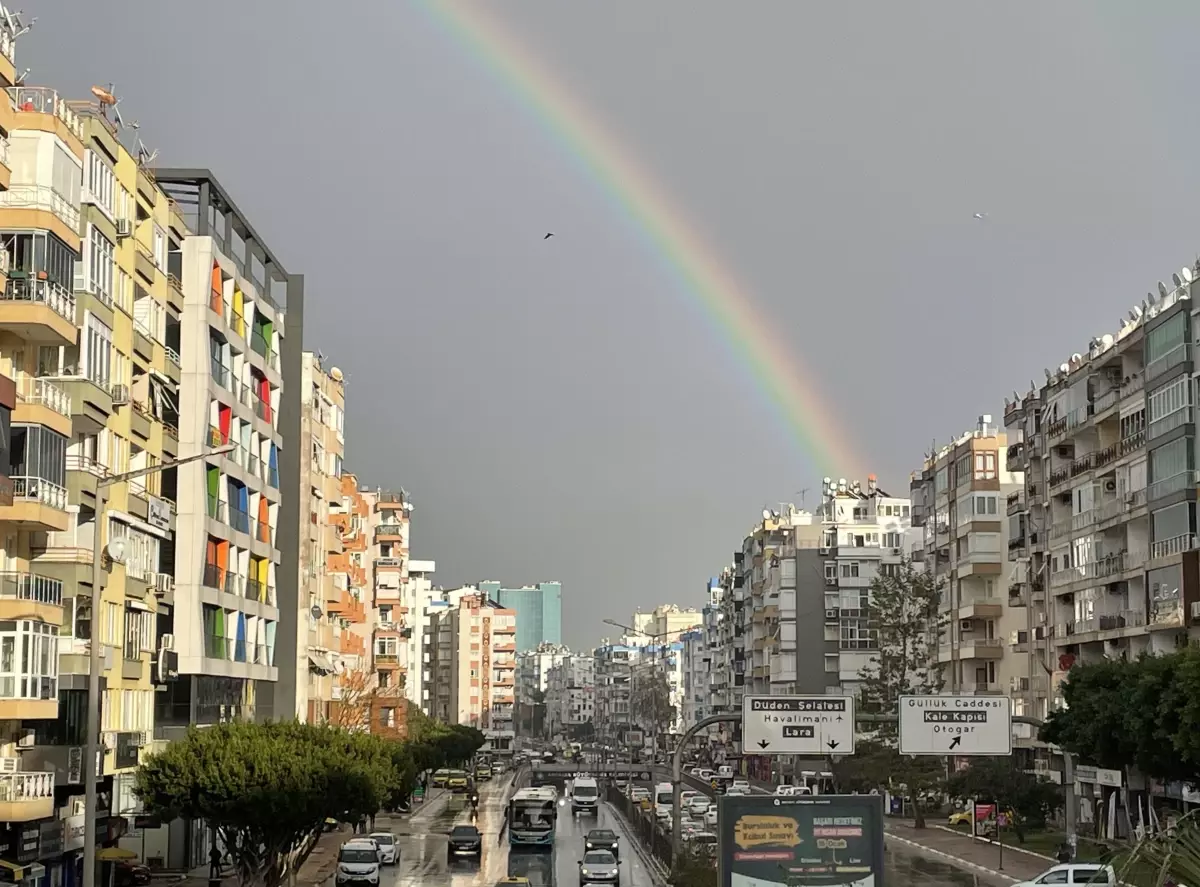 Sağanak sonrası gökkuşağı oluştu