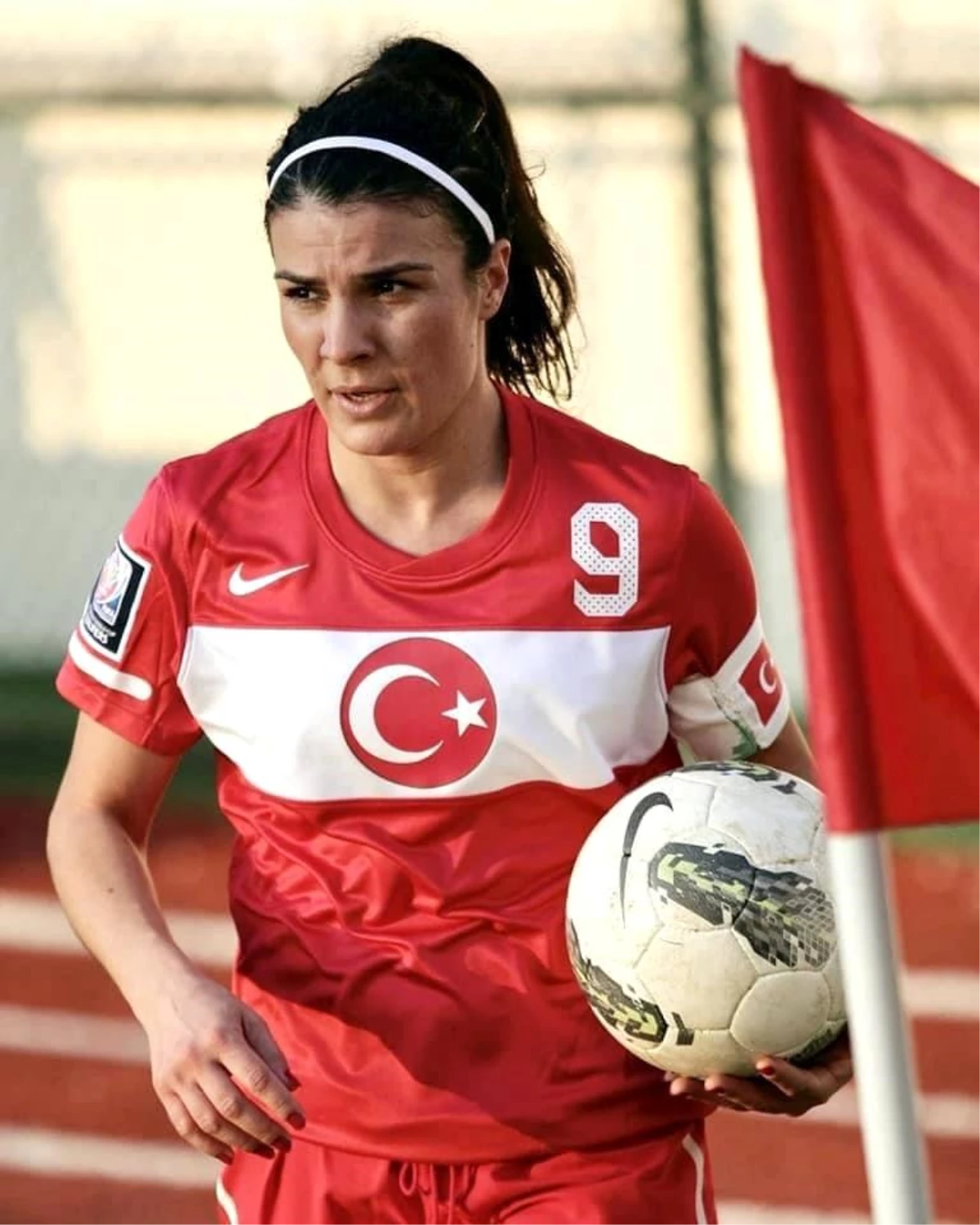 Avrupa\'nın en iyi Türk kadın futbolcusu Denizli\'ye geliyor