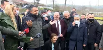 Bakan Pakdemirli ile sera çalışanı kadınlar arasında gülümseten 'gül' diyaloğu