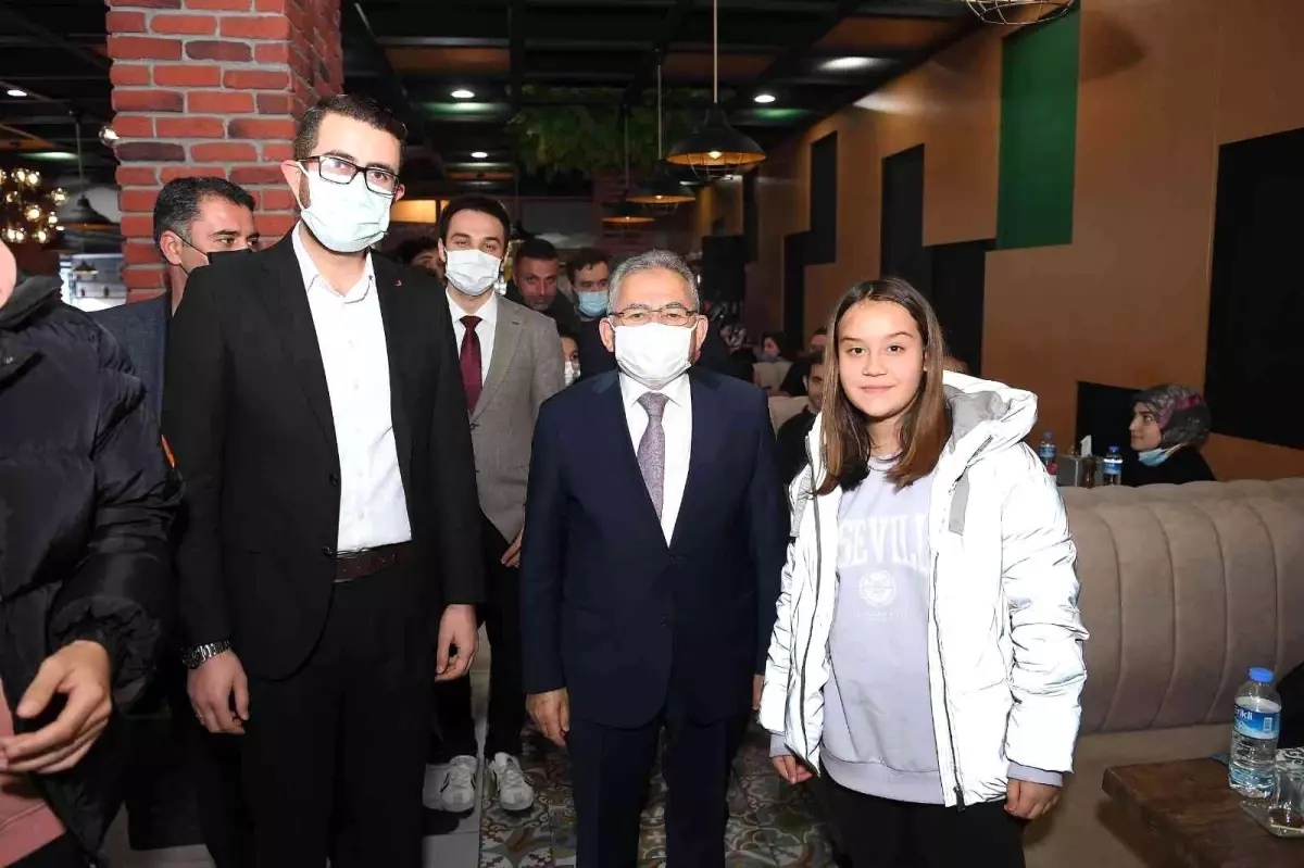 Son dakika haber | Başkan Büyükkılıç, kendisiyle görüşmek isteyen çocukla bir araya geldi